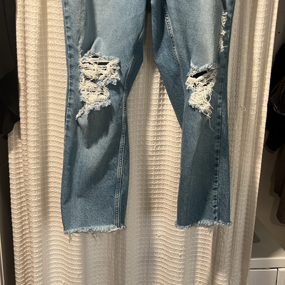 High Rise Distressed Crop Jeans - Picture 2 of 7